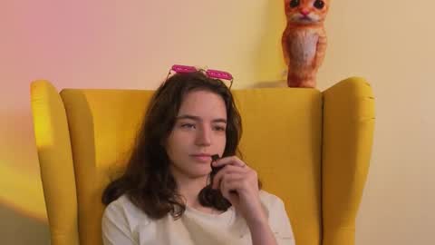 Mia online show from October 4, 8:09 am