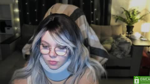   online show from December 5, 4:23 pm