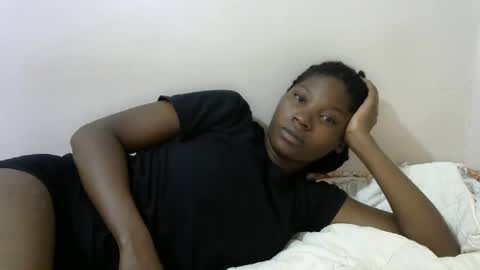 Snapshot of hot_lonnah chatting on January 27, 5:36 am LONNAH online show from January 27, 5:36 am