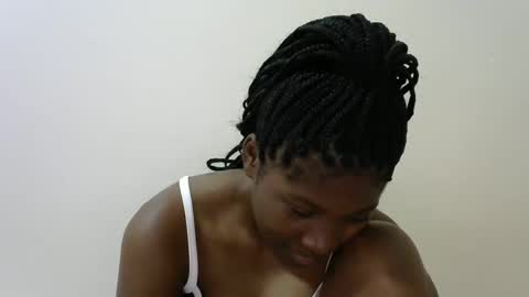 Snapshot of hot_lonnah chatting on February 9, 9:05 am LONNAH online show from February 9, 9:05 am
