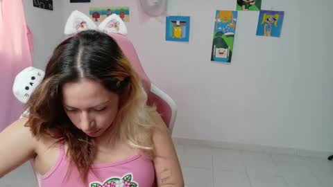 Mia online show from February 3, 1:38 pm