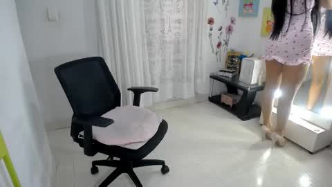 SECRET ROOM shhhhhh  make me very happy link AMAZON online show from May 22, 4:49 pm
