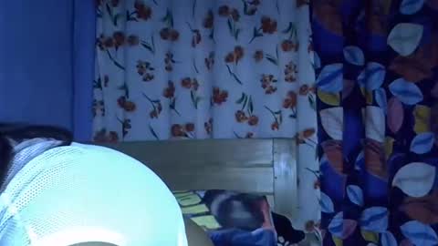 hotcelici online show from October 20, 6:05 am