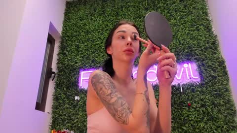 hotfallingdevil online show from March 23, 5:13 am