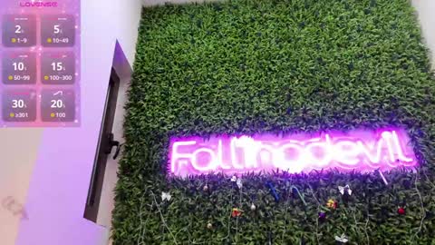 hotfallingdevil online show from December 16, 4:18 am