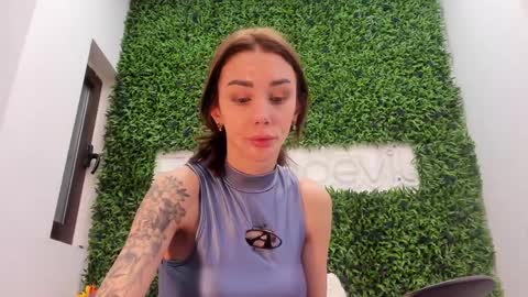 hotfallingdevil online show from April 3, 5:05 am