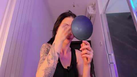 hotfallingdevil online show from March 5, 5:36 am