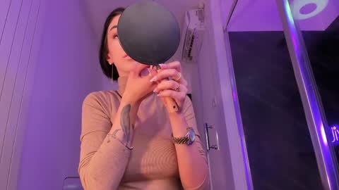 hotfallingdevil online show from March 13, 5:42 am