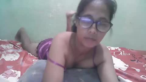 hotladypinay32 online show from September 20, 1:49 am