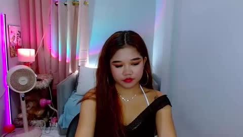 Layla online show from December 13, 9:15 am