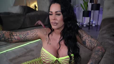 hotmilfbitch online show from October 19, 7:27 pm