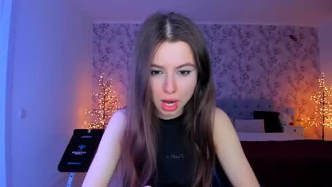 hotmolly_ online show from May 2, 8:01 pm