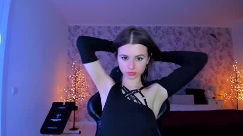 hotmolly_ online show from May 3, 8:12 pm