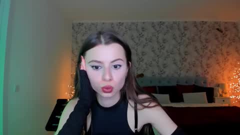 hotmolly_ online show from March 13, 7:48 pm