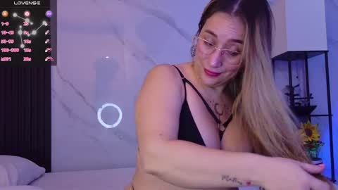 Sussy Bloom  online show from May 26, 2:44 am