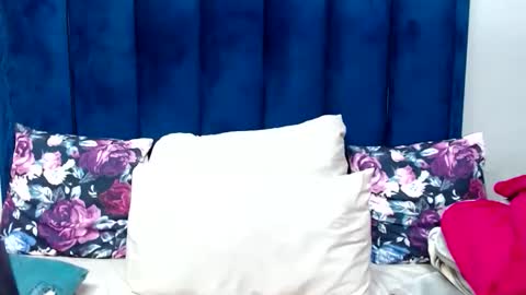 hotsmalltitsx online show from May 13, 10:48 pm