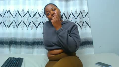 hotsmalltitsx online show from May 12, 10:38 pm