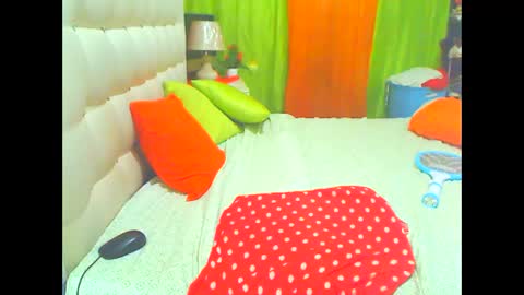 Snapshot of hottesa2019 chatting on February 9, 9:17 pm THEONE online show from February 9, 9:17 pm