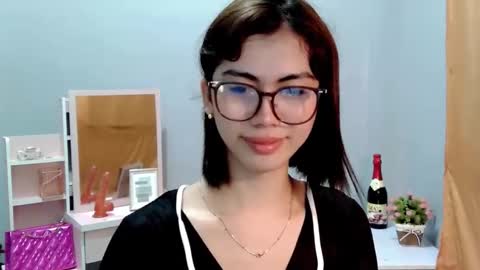 hottestdella69 online show from December 5, 5:58 pm