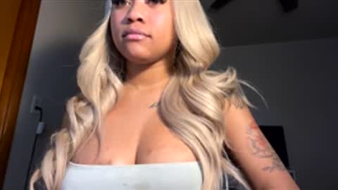 hottie940534 online show from December 15, 10:59 pm