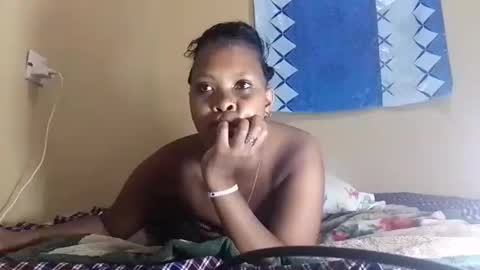 hottiecreamys cam online show from September 19, 7:24 pm