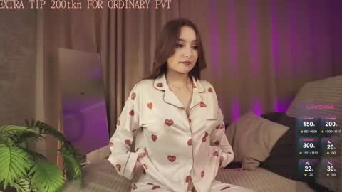 hottpeachh online show from November 8, 6:24 pm