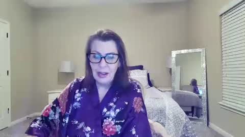 Maggie online show from November 2, 4:05 am