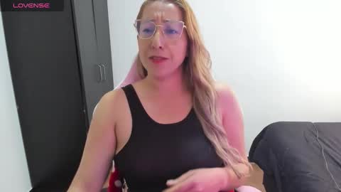 hottychrystal online show from May 7, 3:05 pm