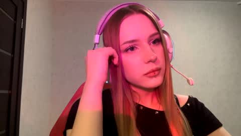 Hikki online show from April 13, 7:47 pm