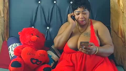 humongoustitss500929 online show from November 14, 9:42 am