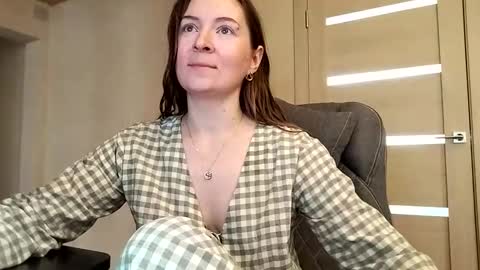 HumpyGrey online show from October 20, 8:50 am