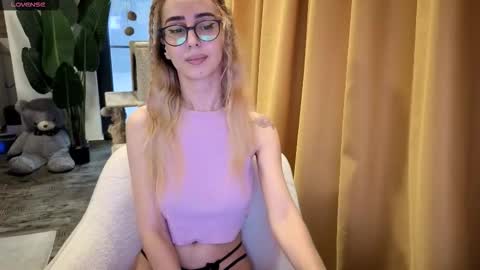 Emma Ava online show from November 30, 7:56 am