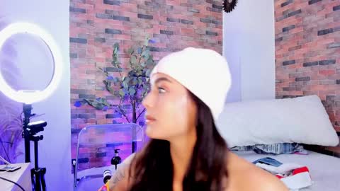Lucy online show from December 9, 4:34 am