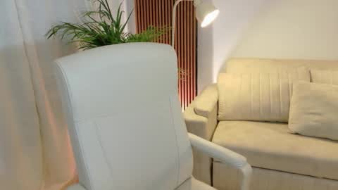 iam__zara online show from May 11, 8:50 pm