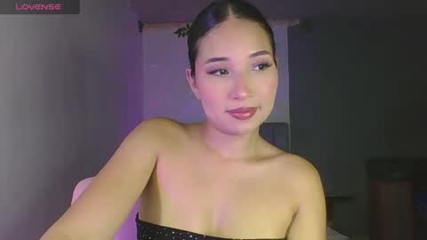 iamkyliewest online show from April 3, 8:51 pm