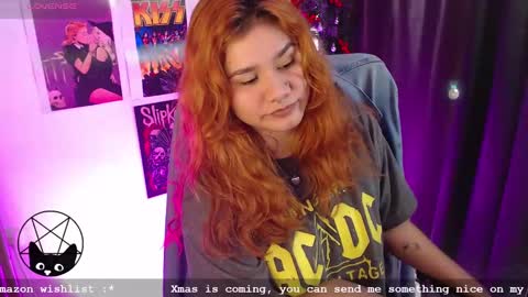 Snapshot of iammari_ chatting on December 27, 8:50 pm Mari online show from December 27, 8:50 pm
