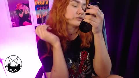 Snapshot of iammari_ chatting on January 9, 12:03 am Mari online show from January 9, 12:03 am