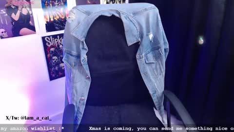Snapshot of iammari_ chatting on December 2, 11:27 pm Mari online show from December 2, 11:27 pm