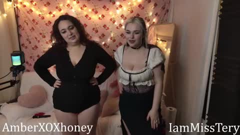 Snapshot of iammisstery chatting on February 14, 9:32 pm MissTery online show from February 14, 9:32 pm