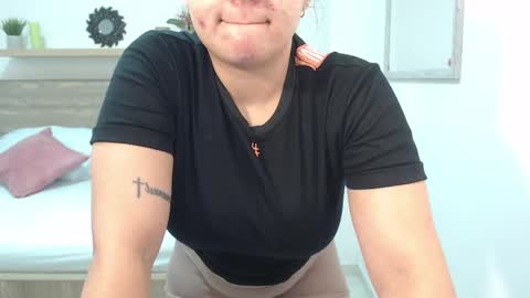 Snapshot of ibeth_diaz chatting on December 5, 12:00 pm ibeth_diaz online show from December 5, 12:00 pm