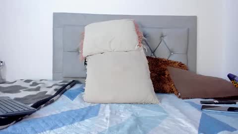 Snapshot of idaly_lovepussy chatting on September 17, 10:41 pm idaly online show from September 17, 10:41 pm