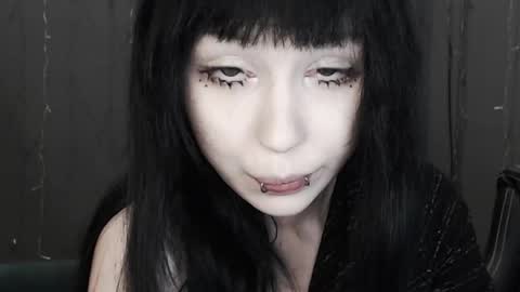 iiiiiiis online show from March 30, 7:46 pm