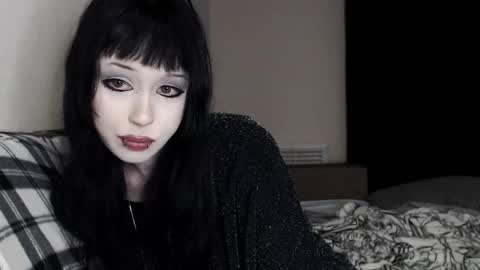 iiiiiiis online show from October 11, 9:17 pm