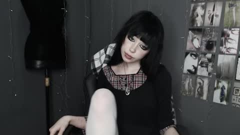 iiiiiiis online show from May 8, 12:25 am