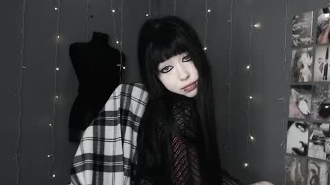 iiiiiiis online show from May 11, 12:46 am