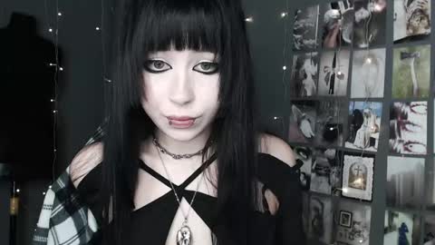 iiiiiiis online show from May 14, 12:55 pm