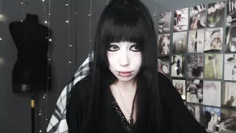iiiiiiis online show from May 3, 10:02 pm