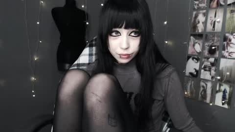 iiiiiiis online show from May 5, 10:35 pm