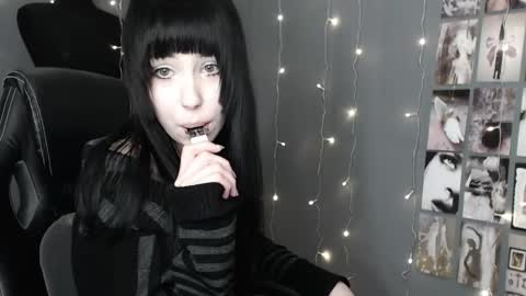 iiiiiiis online show from April 29, 8:25 pm
