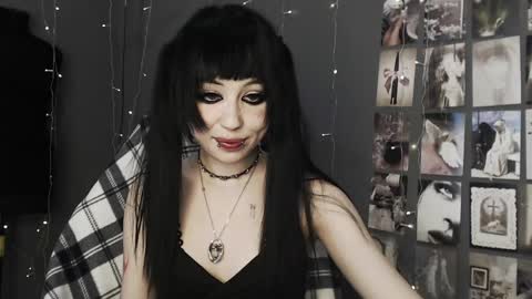 iiiiiiis online show from May 18, 10:54 am